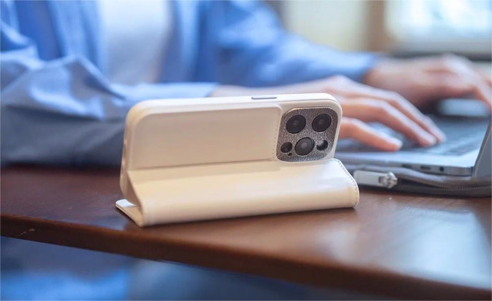 Чохол-книжка Moshi Overture Case with Detachable Magnetic Wallet Eggnog White для iPhone 15 Pro Max - 1